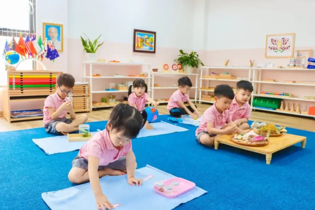 Trường Sakura Montessori khuyến khích các bé tự sáng tạo, khám phá