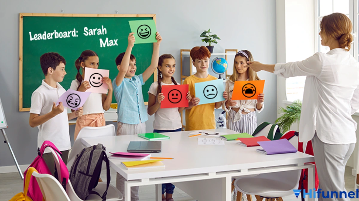 Học sinh tham gia trò chơi học tập trong lớp, áp dụng phương pháp gamification giúp tăng hứng thú và ghi nhớ kiến thức hiệu quả.