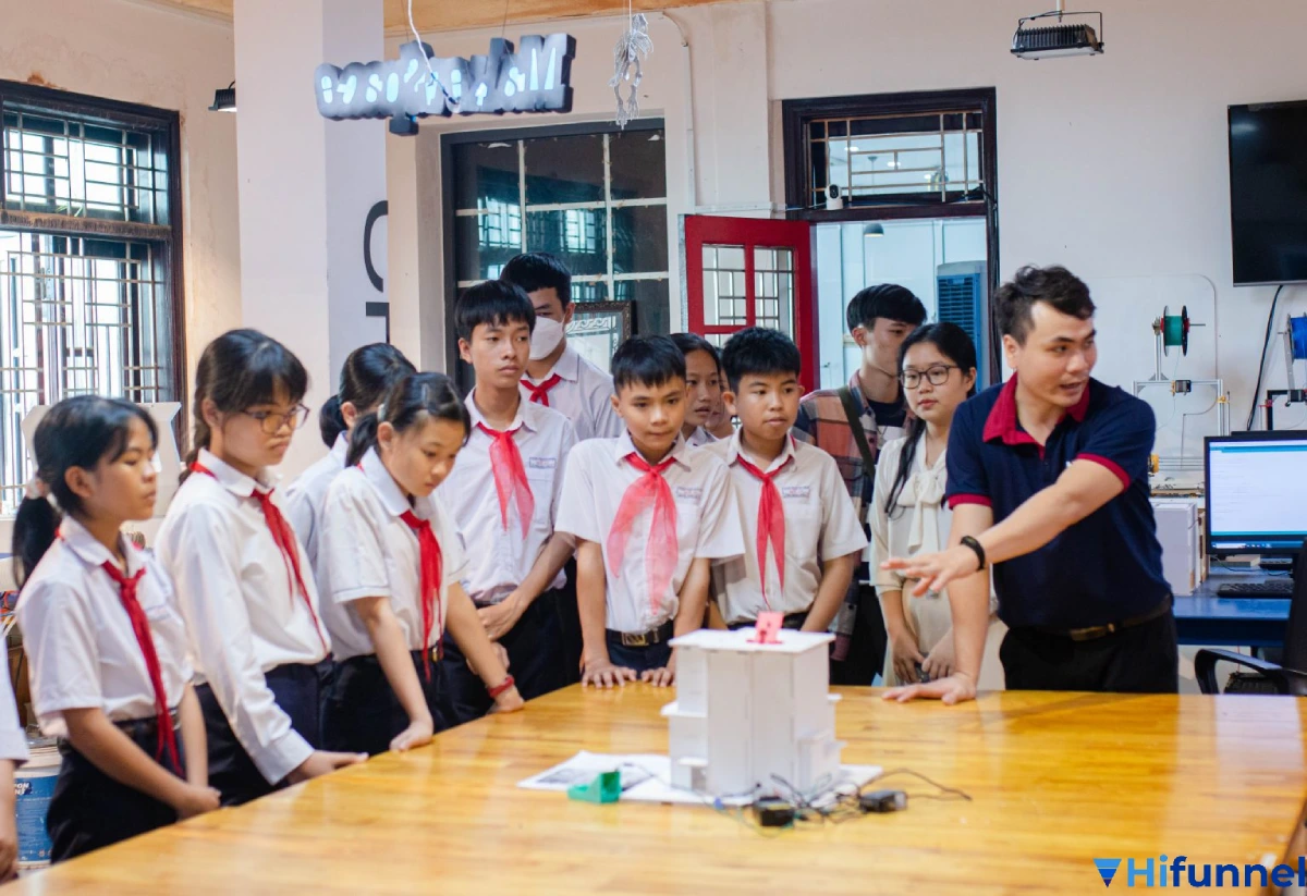 Viện nghiên cứu phối hợp nhà trường tổ chức chương trình trải nghiệm STEM cho học sinh