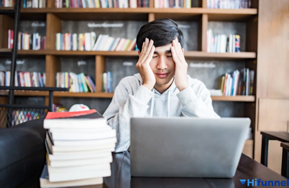 Giảng viên đang đối mặt với khó khăn khi triển khai khóa học tiếng Anh online.