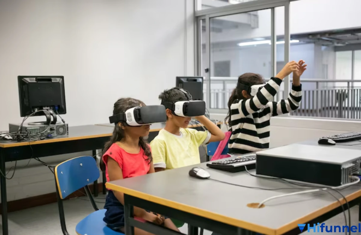 Học viên trải nghiệm immersive learning với kính VR trong lớp học hiện đại.