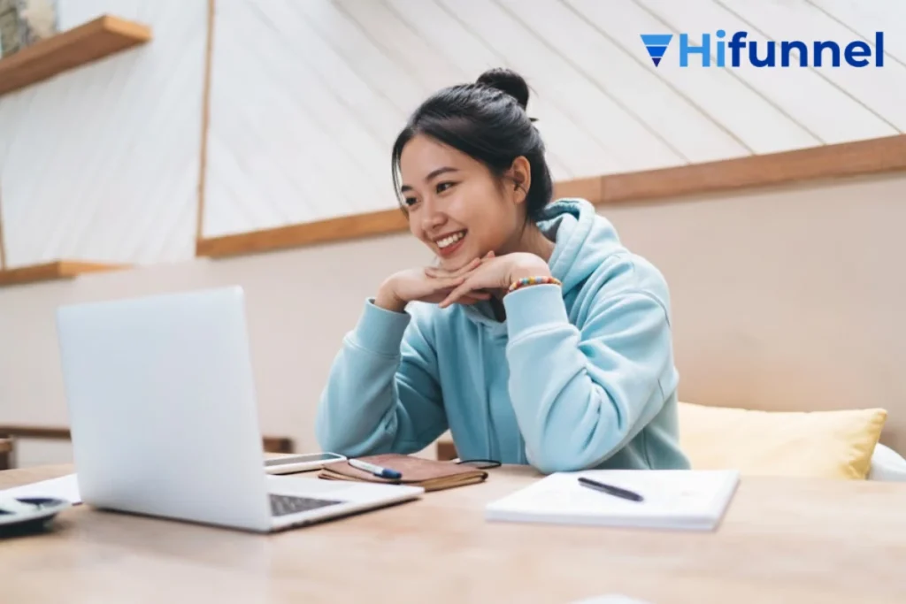 Nhân bản chính mình với Trợ lý AI trên Hifunnel: Bán khóa học, chăm sóc hàng nghìn học viên 24/7 mà vẫn đảm bảo sự riêng tư và cá nhân hóa.