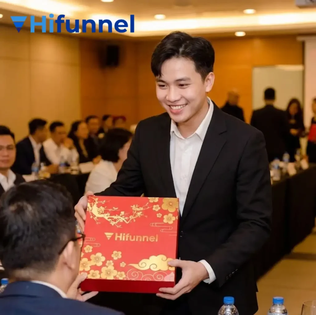 Hifunnel tri ân đối tác, khách hàng cùng những phần quà trao tay
