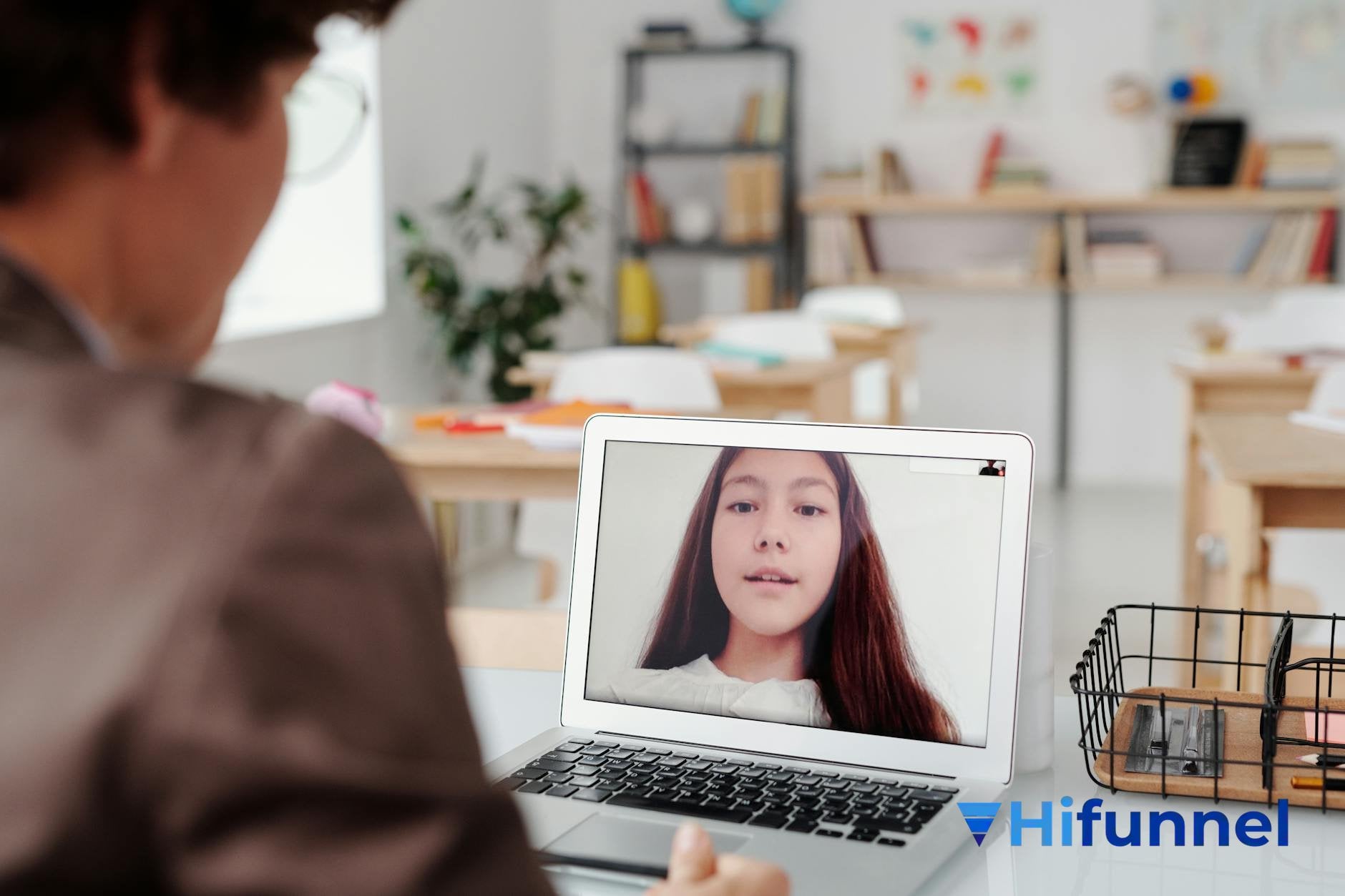 cách dạy sinh học online - giáo viên hướng dẫn học sinh qua màn hình