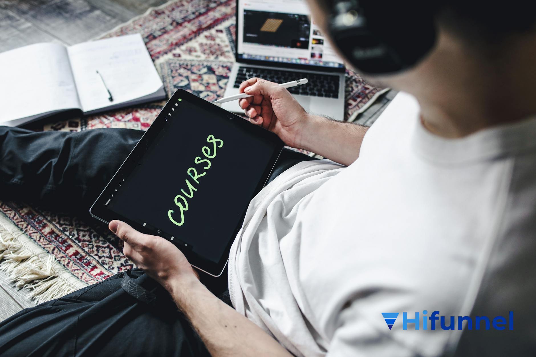 thiết bị content creator cần có: nền tảng phân phối và bán khóa học online