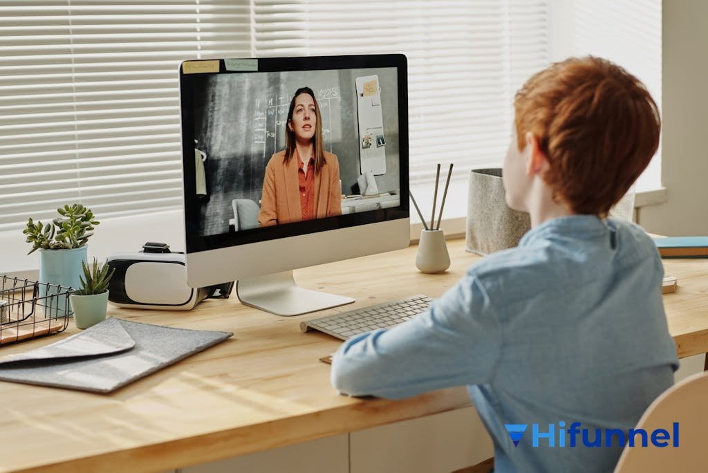 tổ chức webinar thu hút học viên khóa học online - giảng viên dạy trực tuyến