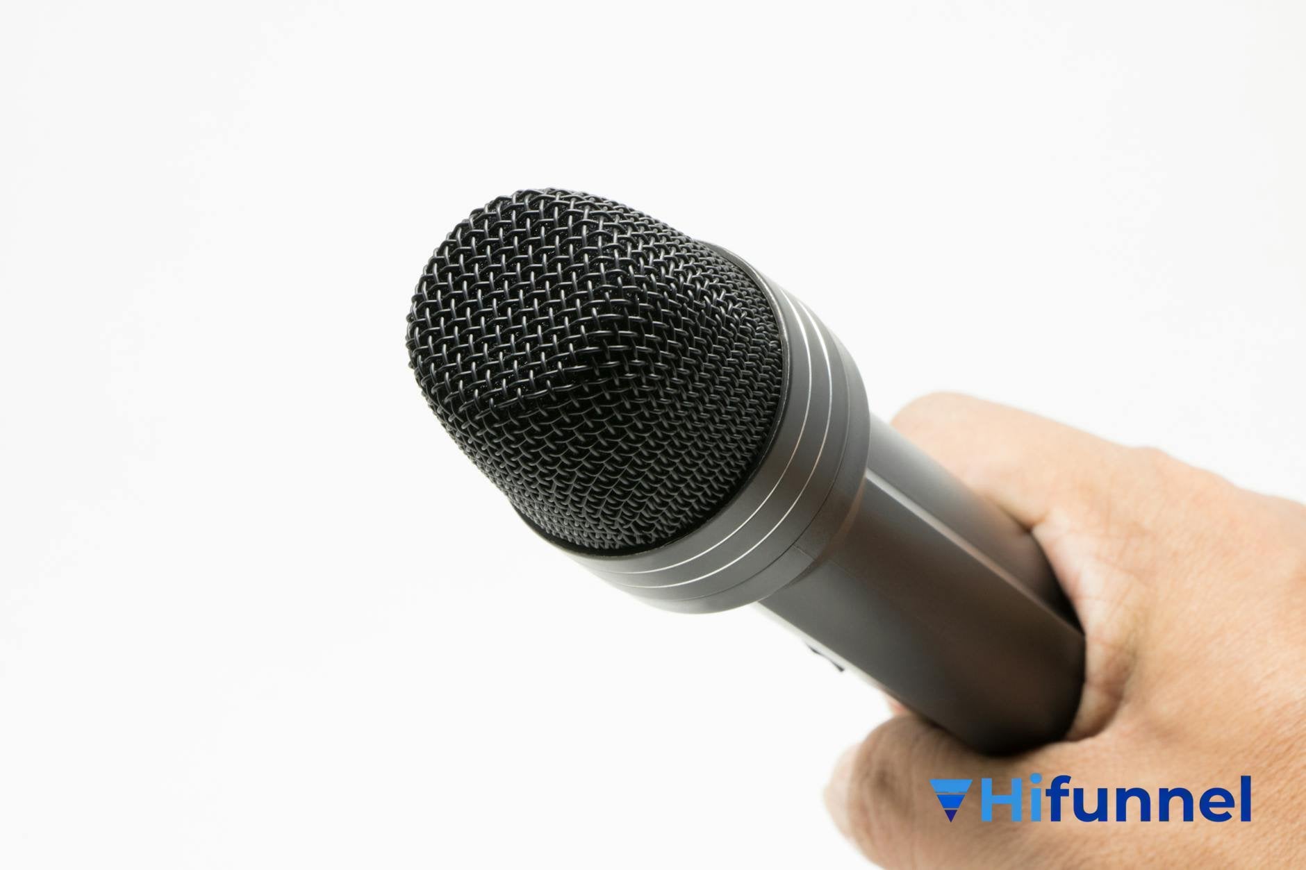 Webinar marketing - diễn giả thuyết trình chuyên nghiệp kèm micro podcast