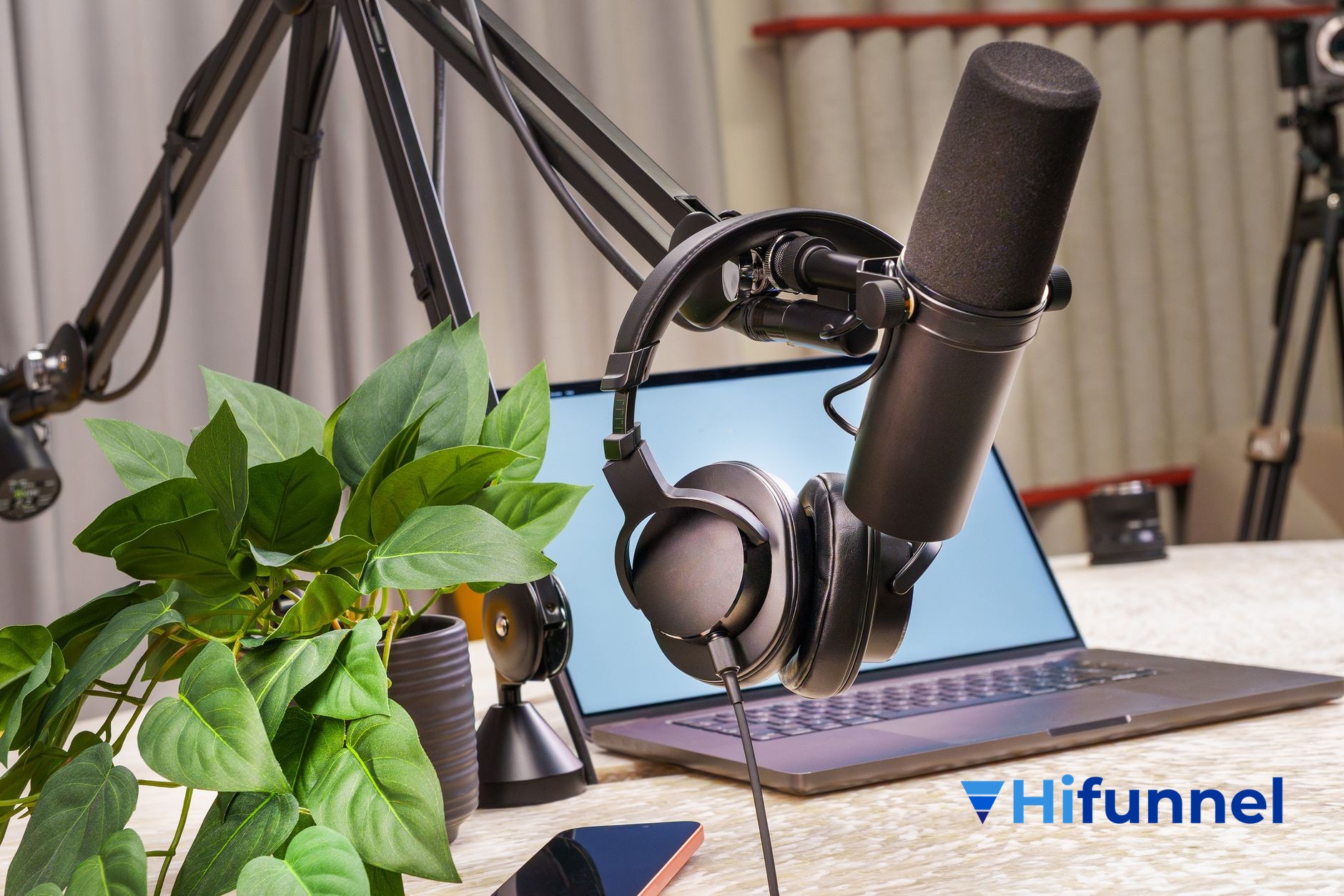 thiết bị dạy học online - micro thu âm chống ồn chuyên nghiệp