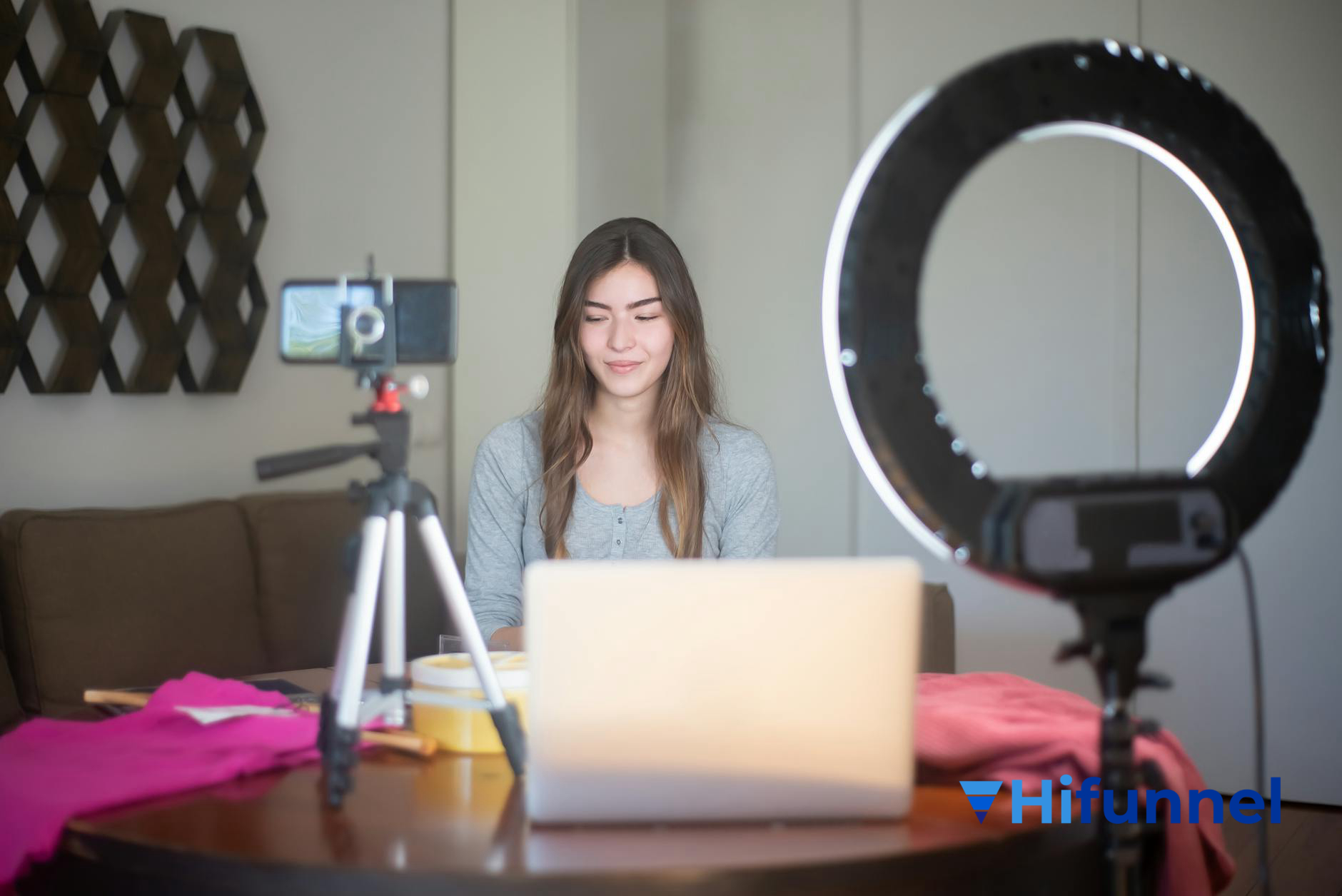 creator đa dạng hóa thu nhập ngoài YouTube AdSense - khóa học online, membership, digital product, newsletter