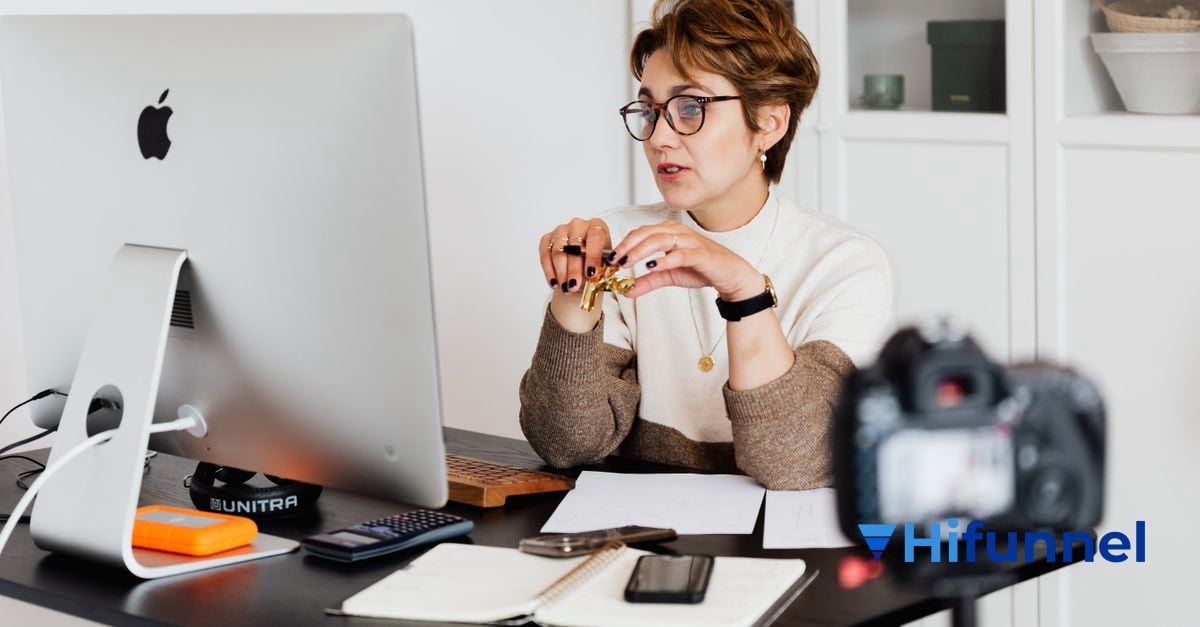 Người sáng tạo nội dung chia sẻ kiến thức qua webinar tự động