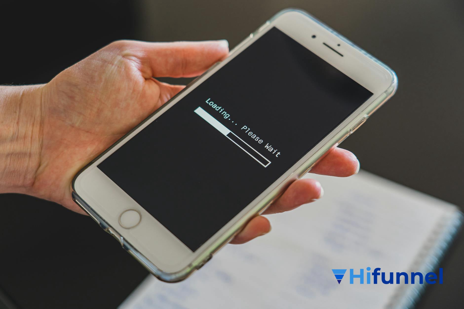 học viên gặp lỗi buffering tải chậm khi xem video bài giảng lưu trực tiếp trên hosting