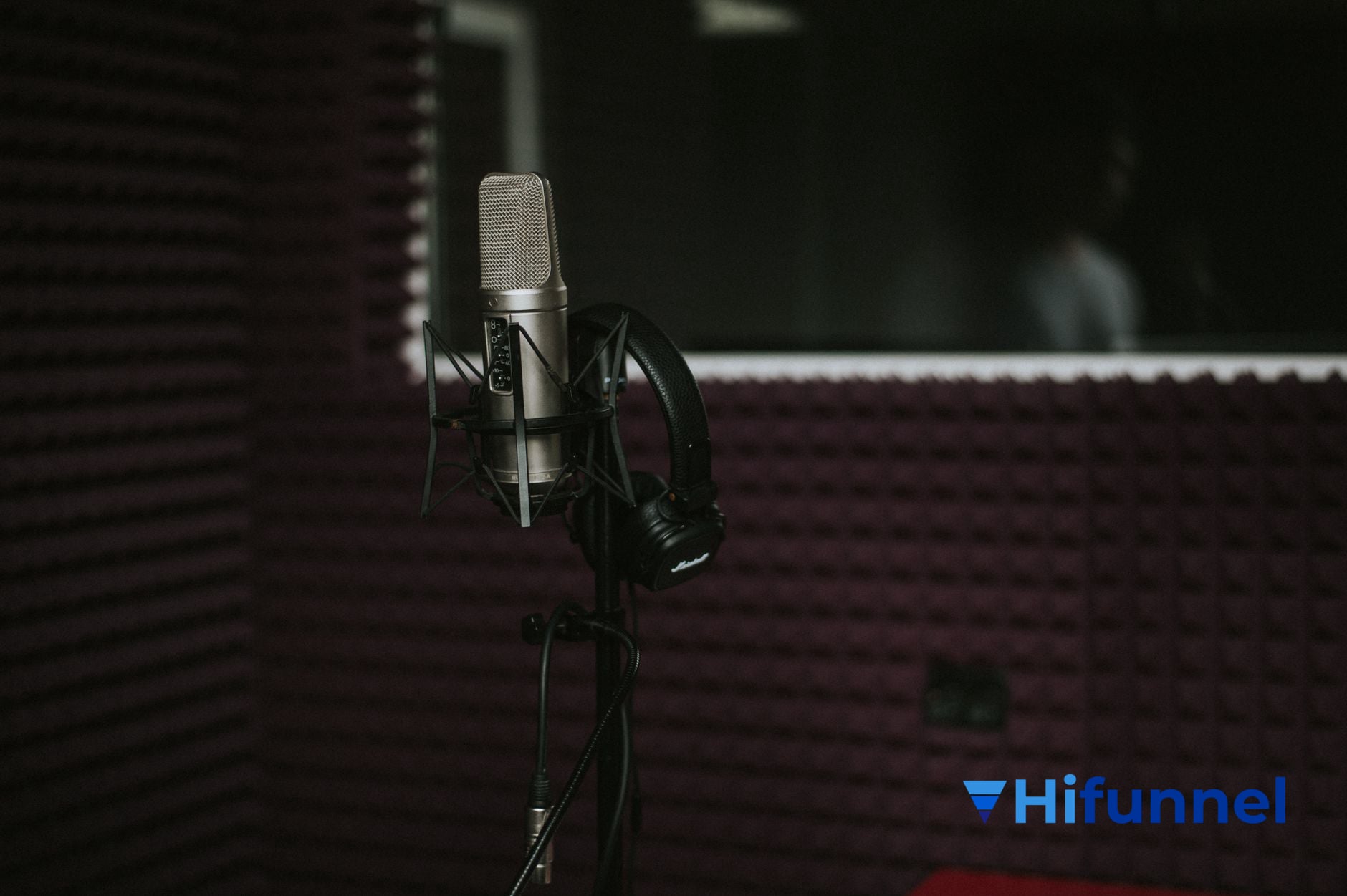 thiết bị làm podcast cơ bản - setup phòng thu podcast tại nhà